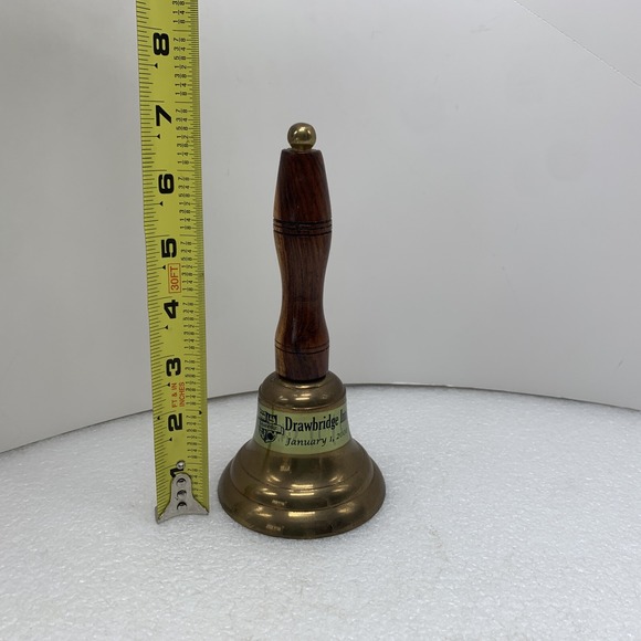 Vintage Drawbridge Inn Hotel January 1st 2000 Commemorative Wood‎ & Brass Bell - Picture 2 of 6